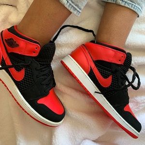 GIRLS AIR JORDAN 1 PHAT (GS) ‘Siren Red’ size: 7Y